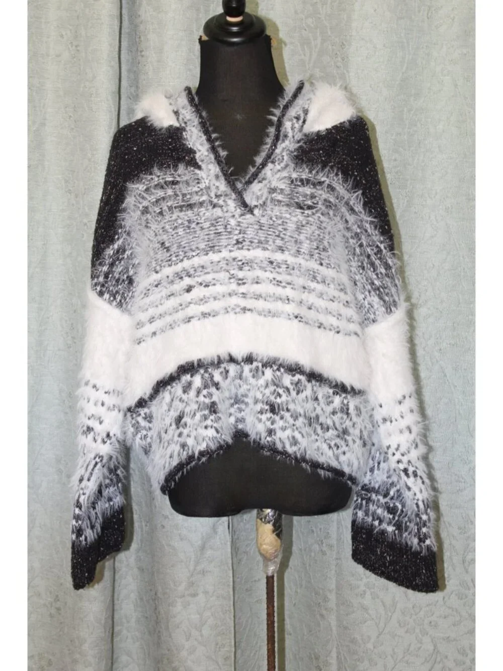 Pilcro Anthropologie Eyelash Hooded Sweater Large Textured Fuzzy Knit Cozy Top